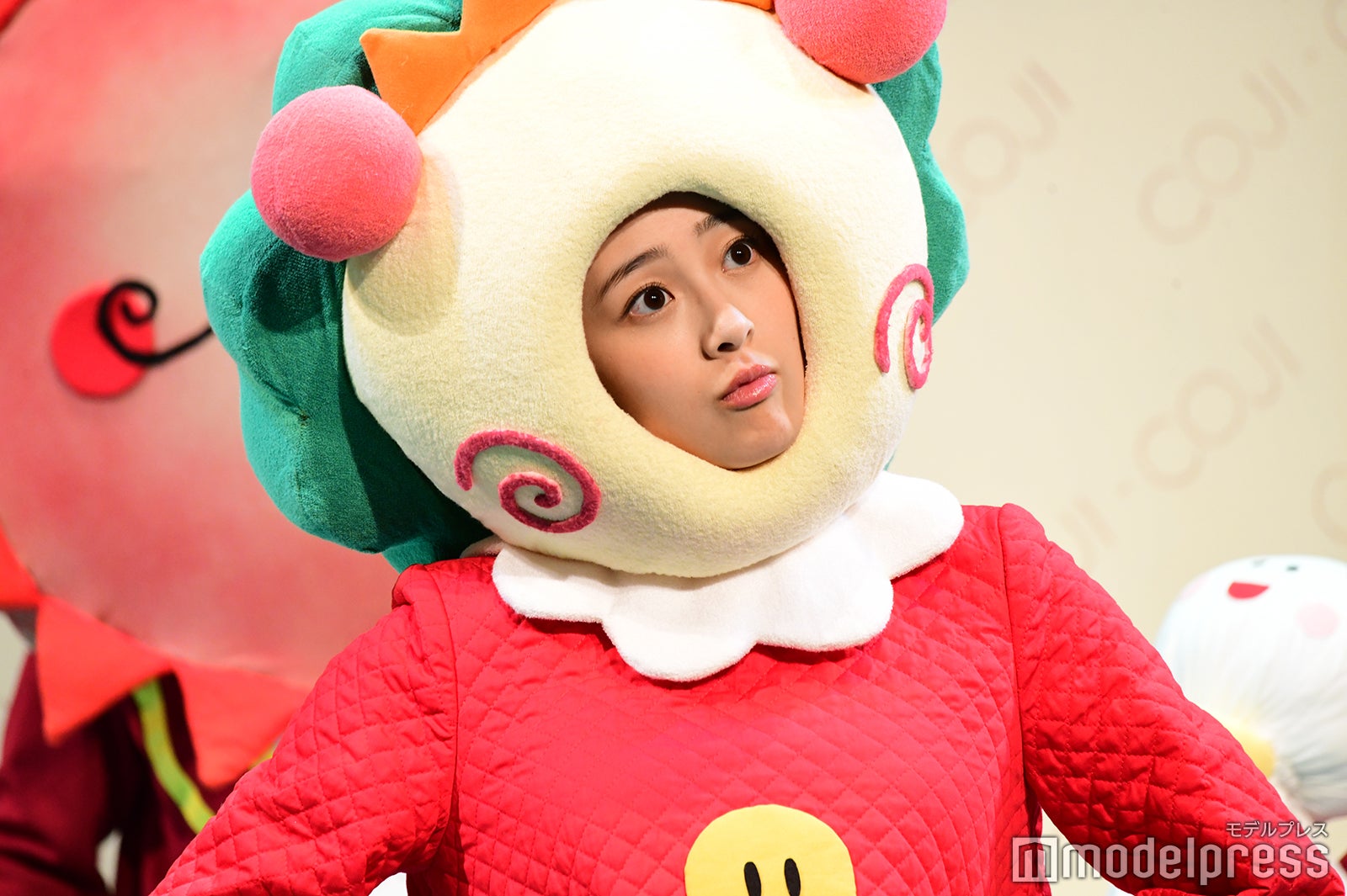 乃木坂46向井葉月、“コジコジ”姿で登場 緊張の初座長