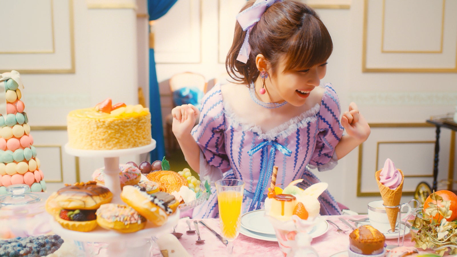 指原莉乃「私だってアイドル！」MVより（C）AKS／キングレコード