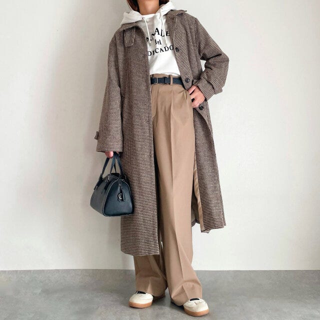 ユニクロタックワイドパンツBEIGE ユニクロタックワイドパンツBEIGEとパーカーでカジュアルコーデ