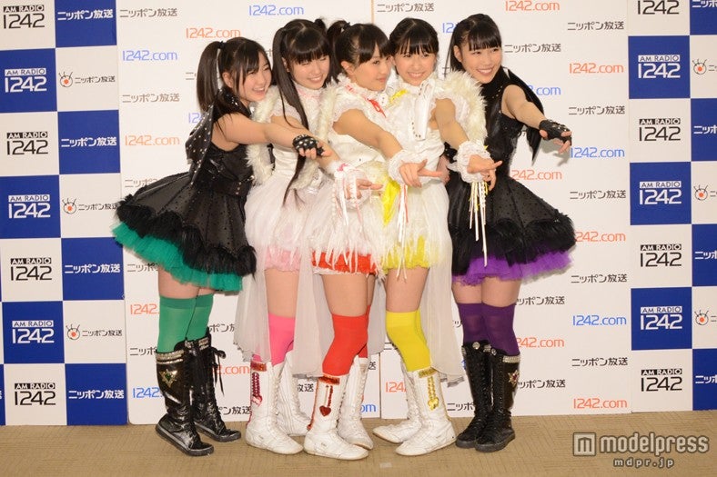 ももいろクローバーZ（左から：
有安杏果、佐々木彩夏、百田夏菜子、玉井詩織、高城れに
）