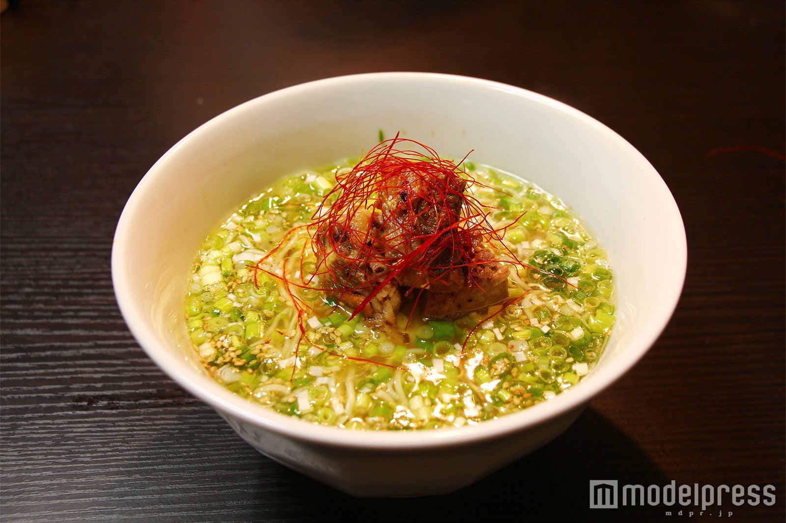 伊達の炙り牛タンネギ塩そば／画像提供：ラーメンデータバンク