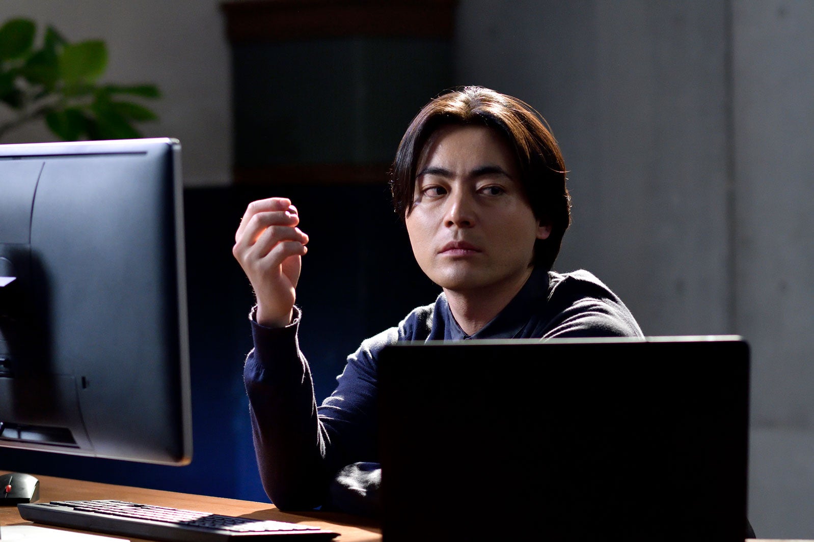 山田孝之／「dele」第1話より（C）テレビ朝日