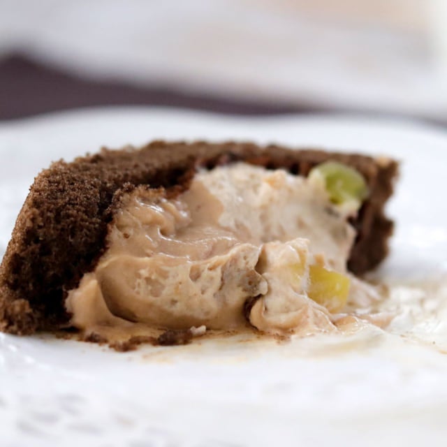 ファミマ_秋のロールケーキマロンティラミスのクリーム2種