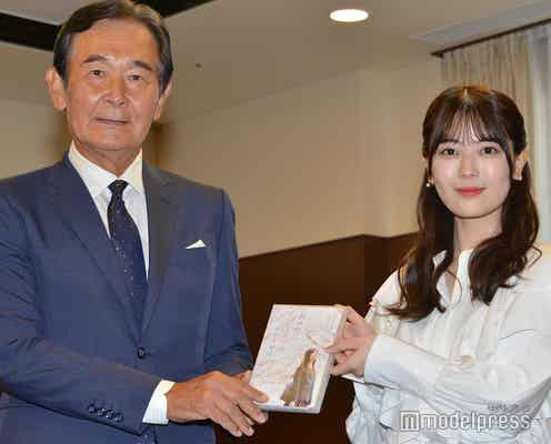 乃木坂46岩本蓮加、文化庁を表敬訪問 都倉俊一長官と宝田明さんの思い出語り合う<世の中にたえて桜のなかりせば>