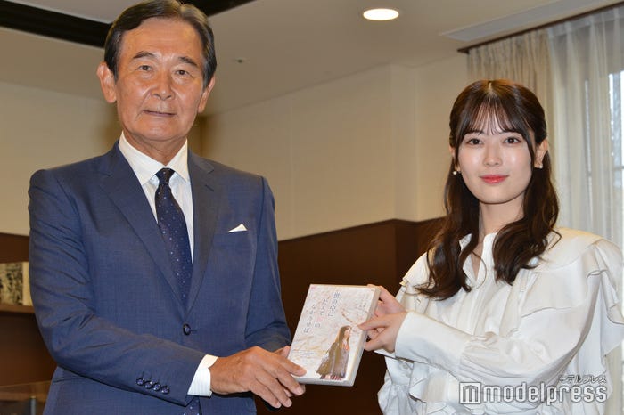 都倉俊一文化庁長官、岩本蓮加(C)モデルプレス