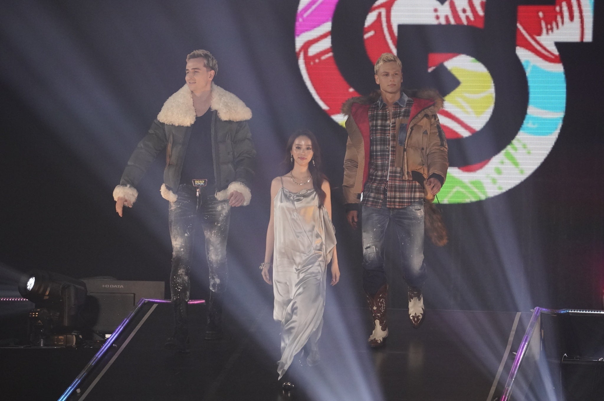 サワ、中町綾、ヤン（C）上飯坂 一