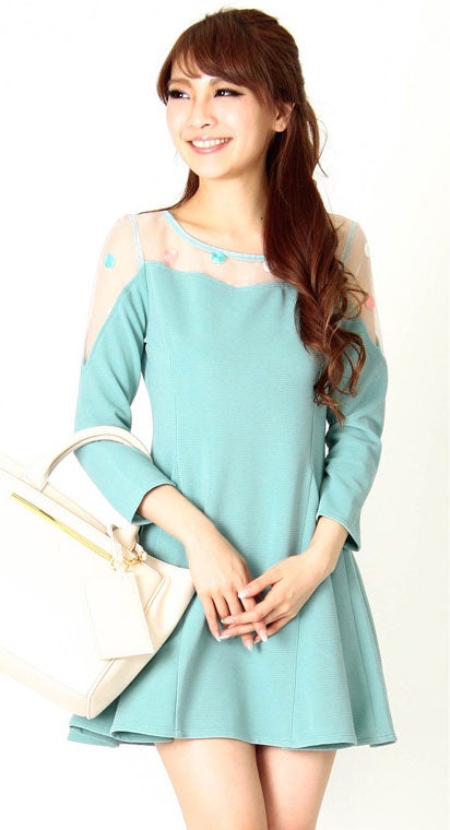 ドット柄チュール切替フレアワンピース「salus」4,212円（税込）