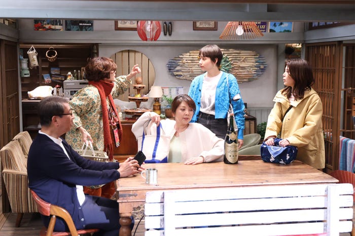 中井貴一、内田有紀、飯島直子、白本彩奈、佐津川愛美「続・続・最後から二番目の恋」第7話(C)フジテレビ