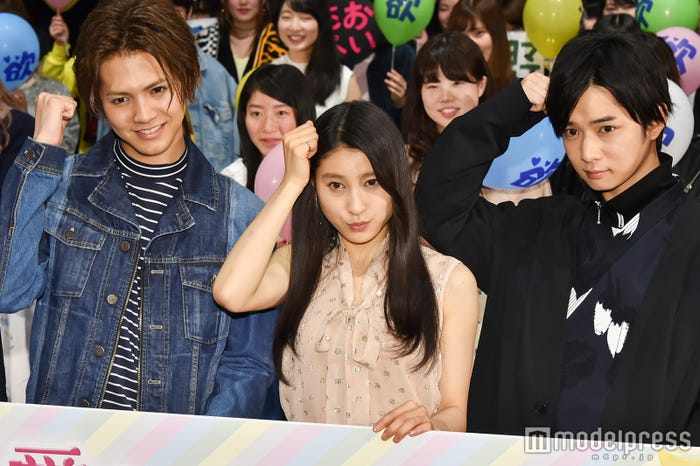 「兄こま」ポーズ!/片寄涼太、土屋太鳳、千葉雄大(C)モデルプレス