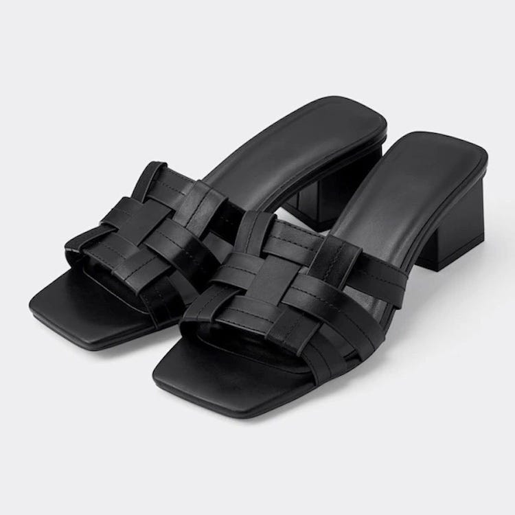 メッシュサンダルのブラック