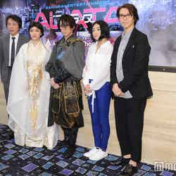 （左から）岡村俊一氏、吉田美佳子、早乙女友貴、Elina、横山謙介氏 （C）モデルプレス