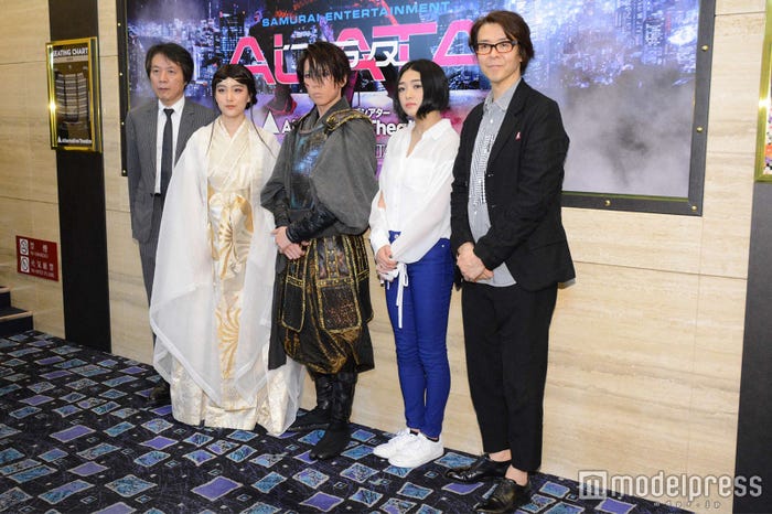 (左から)岡村俊一氏、吉田美佳子、早乙女友貴、Elina、横山謙介氏 (C)モデルプレス