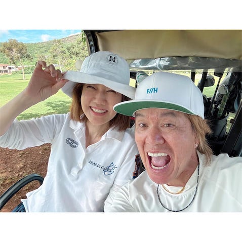 松本伊代、夫・ヒロミの誕生日を祝福！ ゴルフを満喫した夫婦ツーショット公開