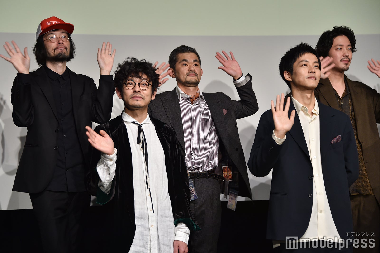 （前列左から）山中崇、松坂桃李（後列左から）今泉力哉監督、芹澤興人、若葉竜也（C）モデルプレス
