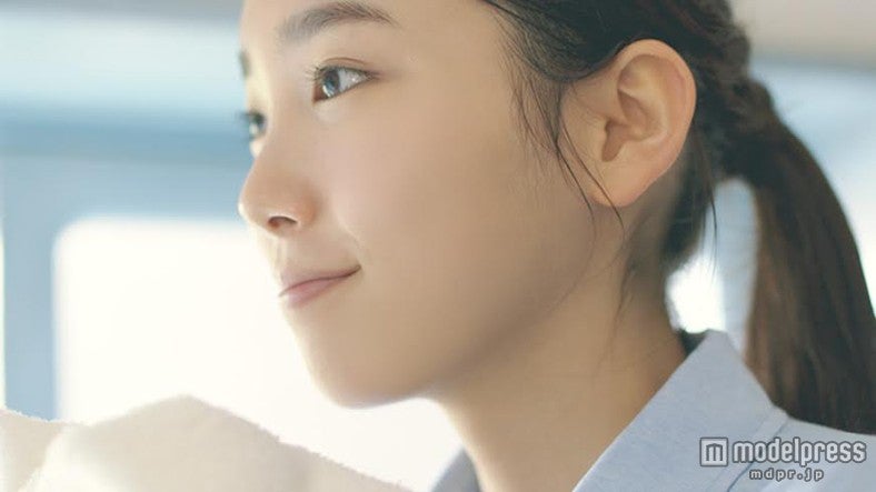 飯豊まりえ／新TVCM「近づく勇気」篇 より