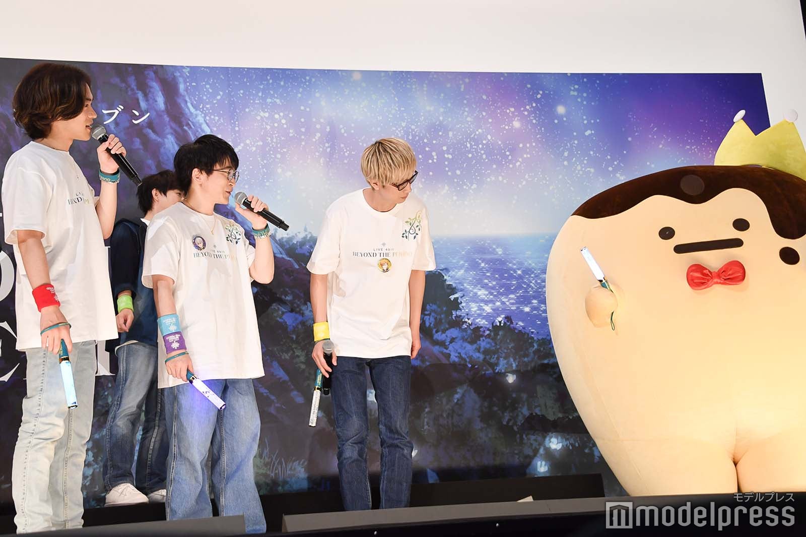 ゆっくり歩く王様プリンを待つ小野賢章、保志総一朗、阿部敦、江口拓也（C）モデルプレス