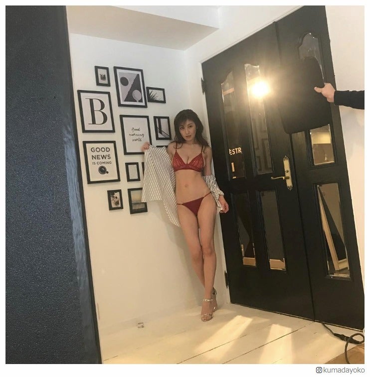 熊田曜子、ビキニ姿で圧巻美ボディあらわ「色気たっぷり」「スタイル抜群」と絶賛の声