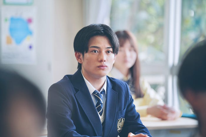 真弓孟之(C)2025『恋に至る病』製作委員会