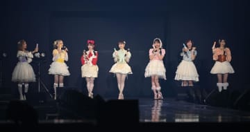 FRUITS ZIPPERがクールな姿に！ 鎮西寿々歌＆月足天音がギャップ爆発