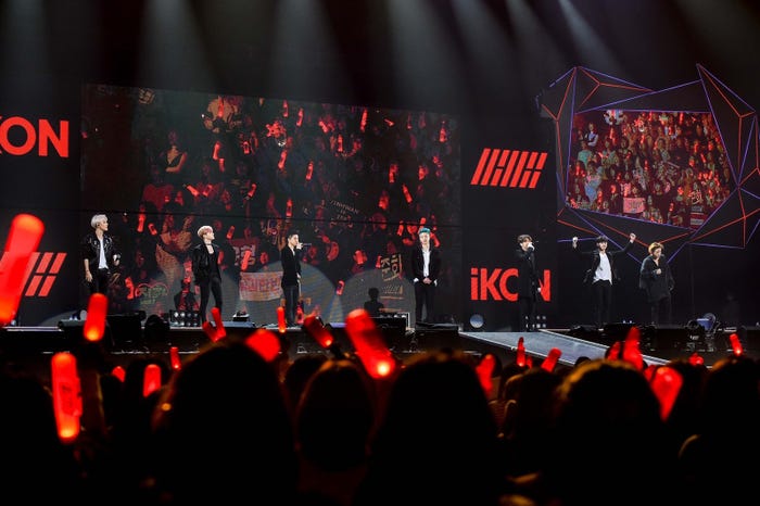iKON/「iKON JAPAN TOUR 2016~2017」より(画像提供:avex)