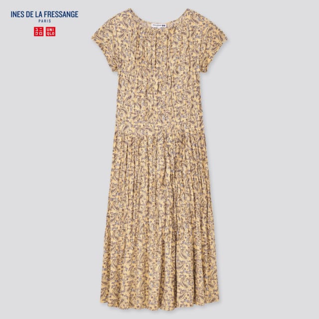 ベージュに花柄がプリントされたプリーツワンピ