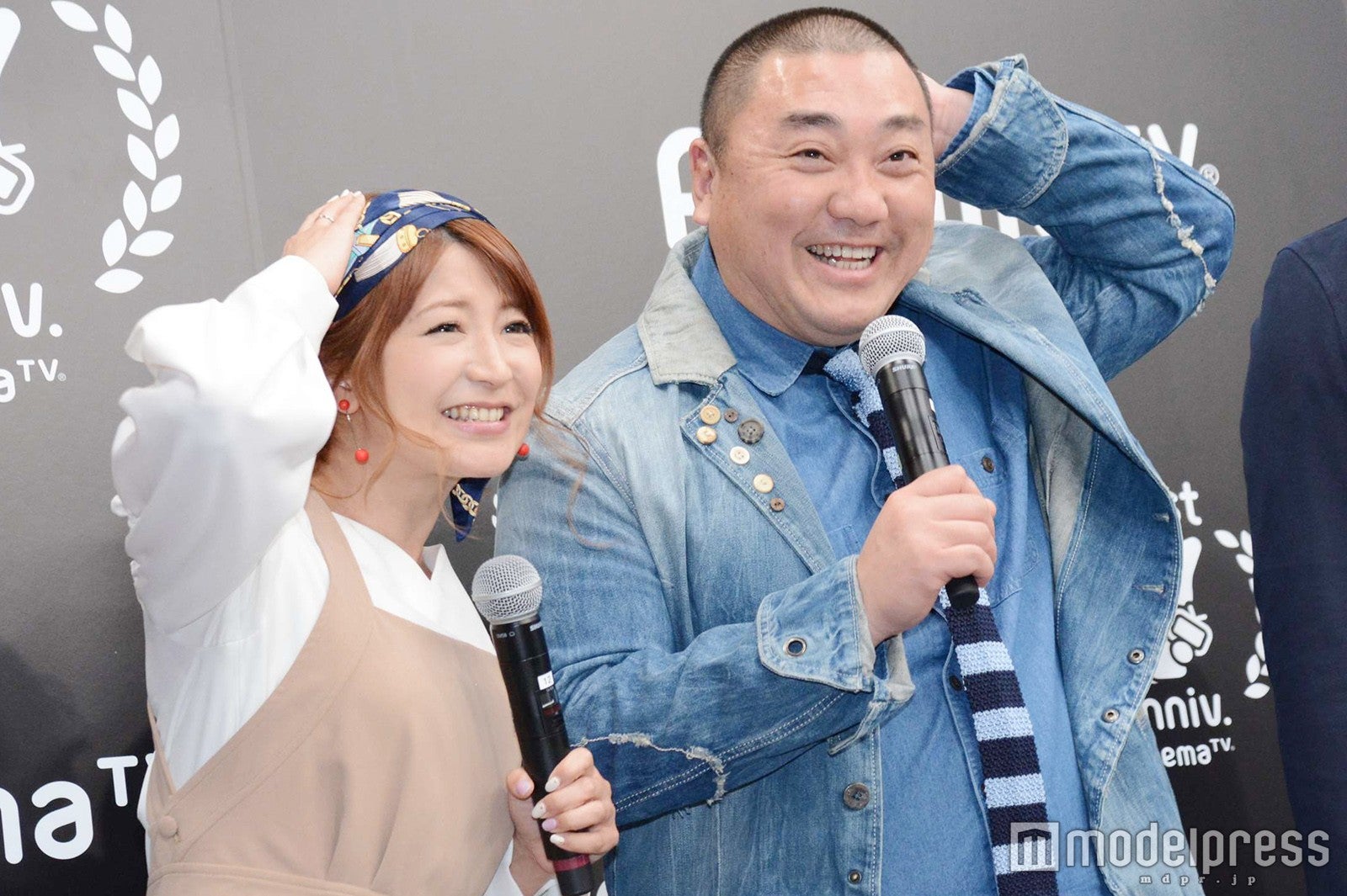 矢口真里、山本圭壱 （C）モデルプレス