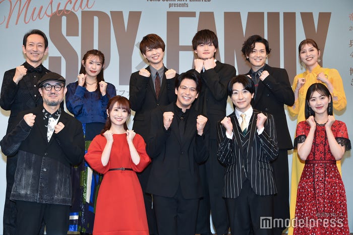 (後列左から)鈴木壮麻、山口乃々華、岡宮来夢、瀧澤翼、木内健人、朝夏まなと(前列左から)G2氏、唯月ふうか、森崎ウィン、鈴木拡樹、佐々木美玲(C)モデルプレス