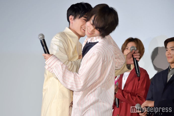 菅田将暉 野村周平が公開キス 卒業セレモニー で 泣きそうです モデルプレス 菅田将暉 野村周平が公開キス 卒業セレモニー で 泣きそうです モデルプレス