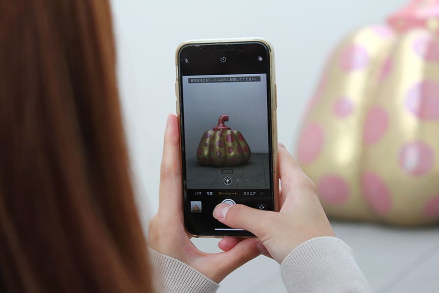 草間彌生美術館  大型のかぼちゃのオブジェを撮影