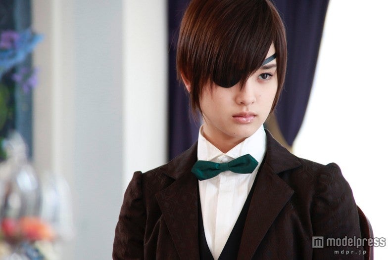 幻蜂清玄（汐璃）（げんぽう　きよはる／しおり）役の剛力彩芽（c）2014 映画「黒執事」製作委員会