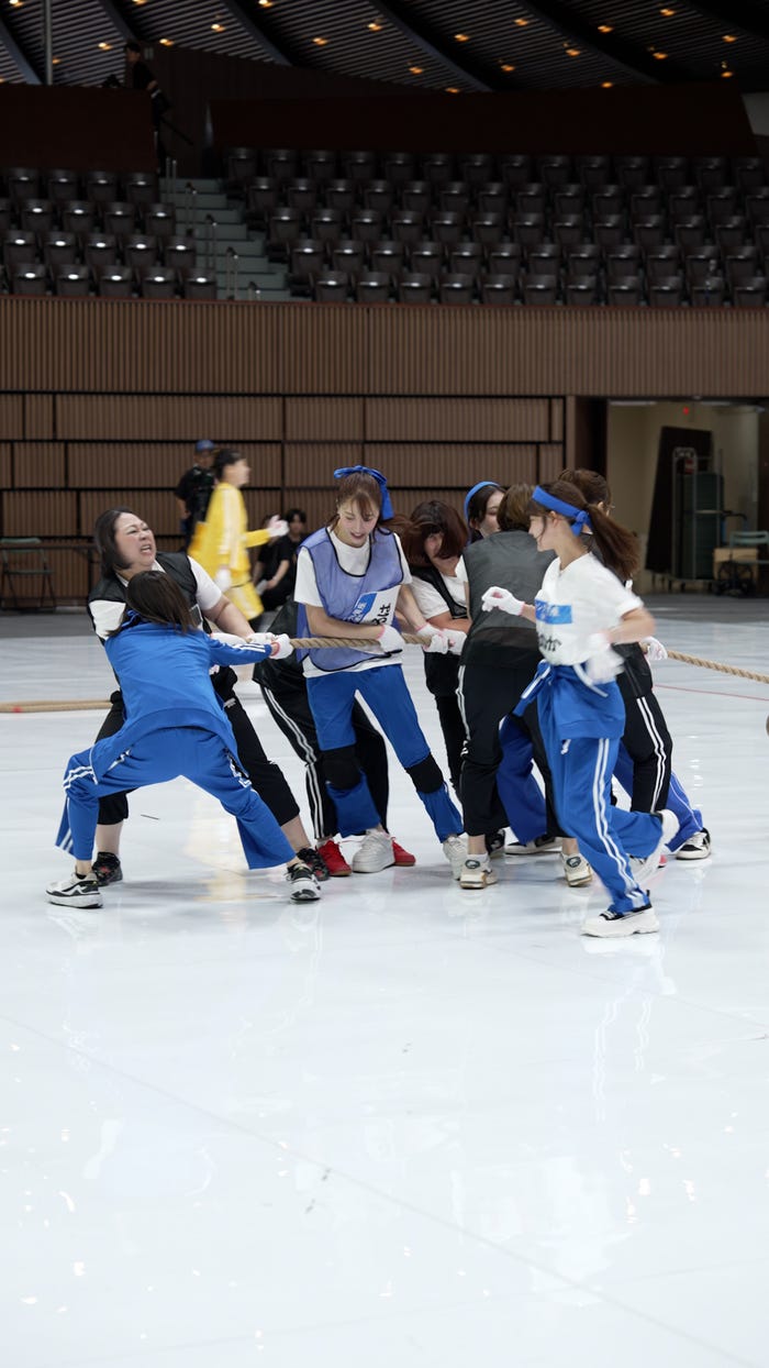 「ジャングル銀座」×「芸能人チーム」(提供写真)