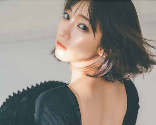 吉岡里帆、SEXY美背中に釘付け