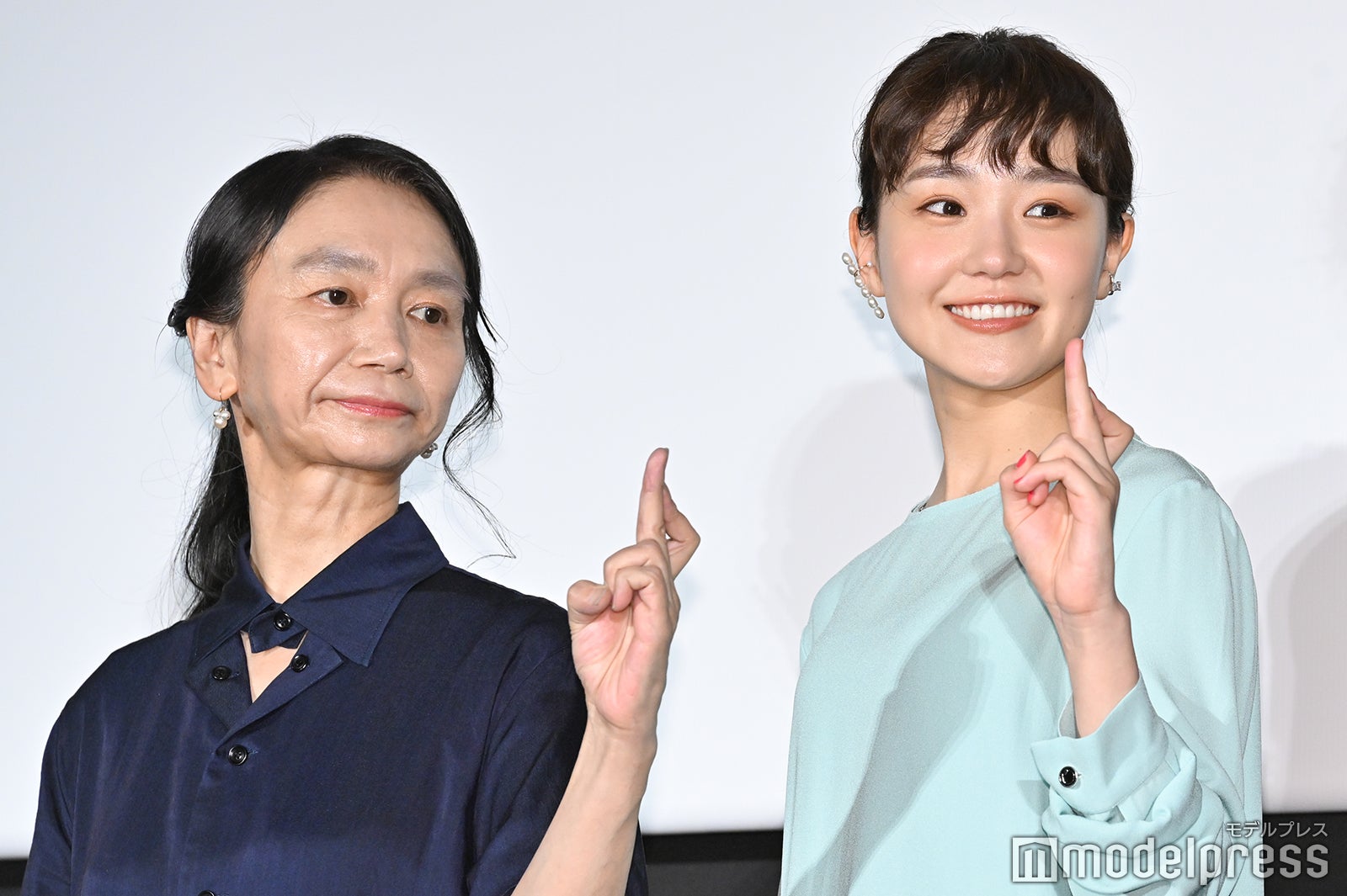 佐藤嗣麻子監督、奈緒（C）モデルプレス