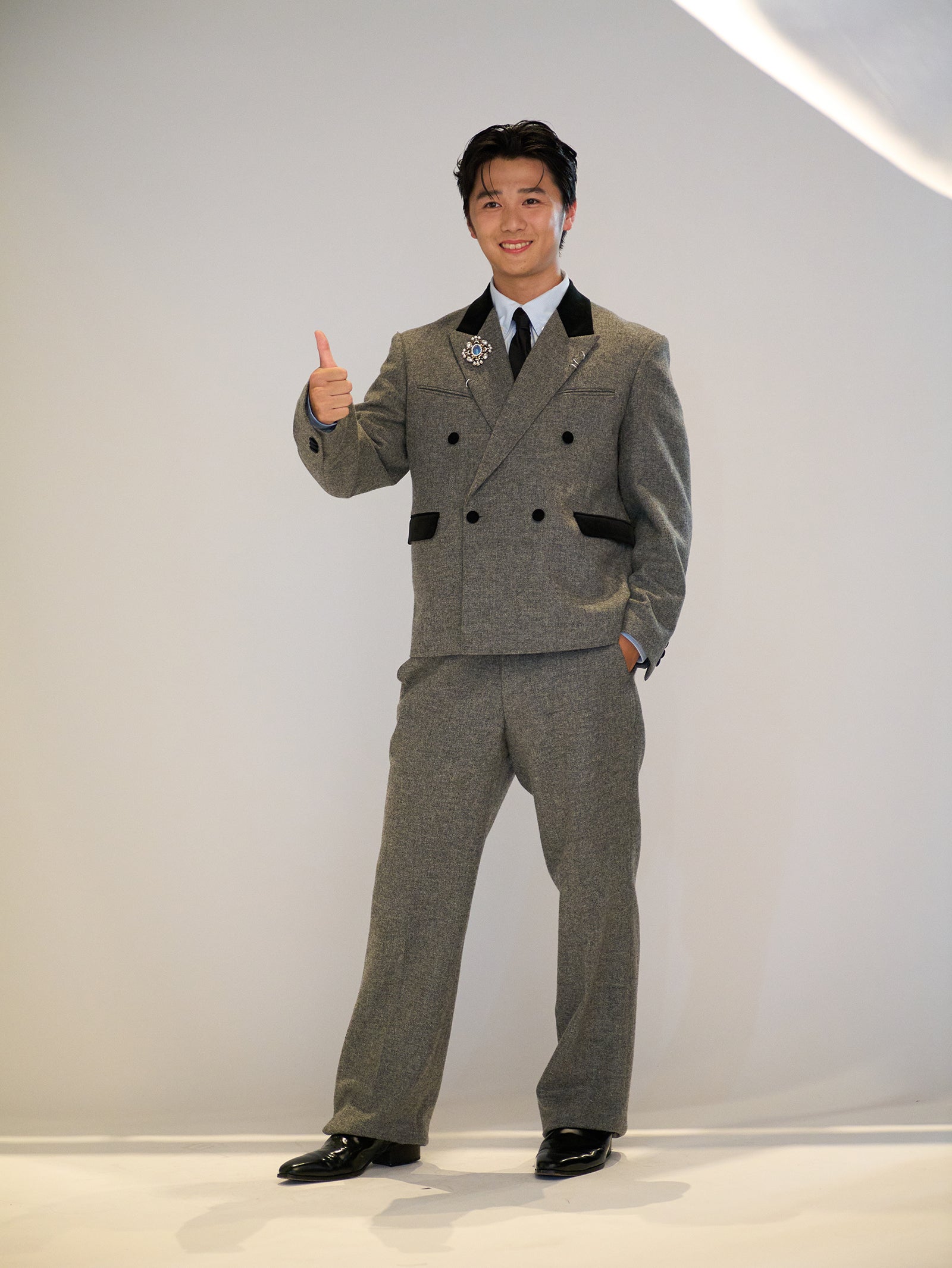 グッドポーズをする林優大／モデルプレス独占カット（提供写真）