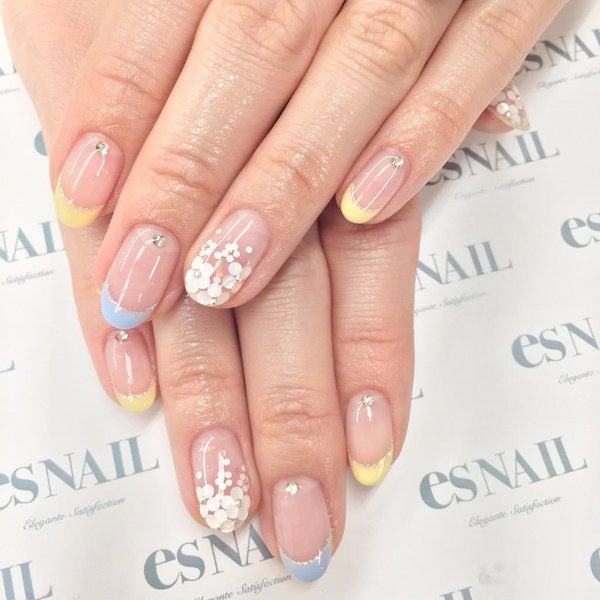 トレンドカラーを指先にプラス！（画像提供：esNAIL）