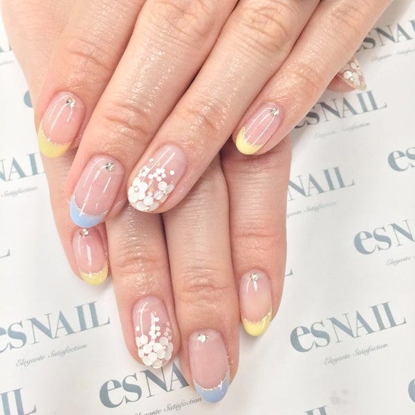 トレンドカラーを指先にプラス!(画像提供:esNAIL)