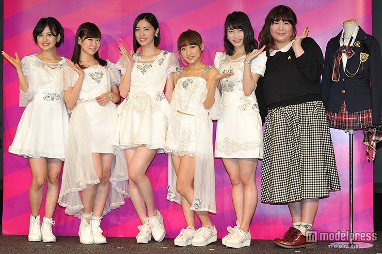 （左から）兒玉遥、渡辺美優紀、松井珠理奈、高橋みなみ、横山由依、茅野しのぶ氏（AKB48グループ総支配人）