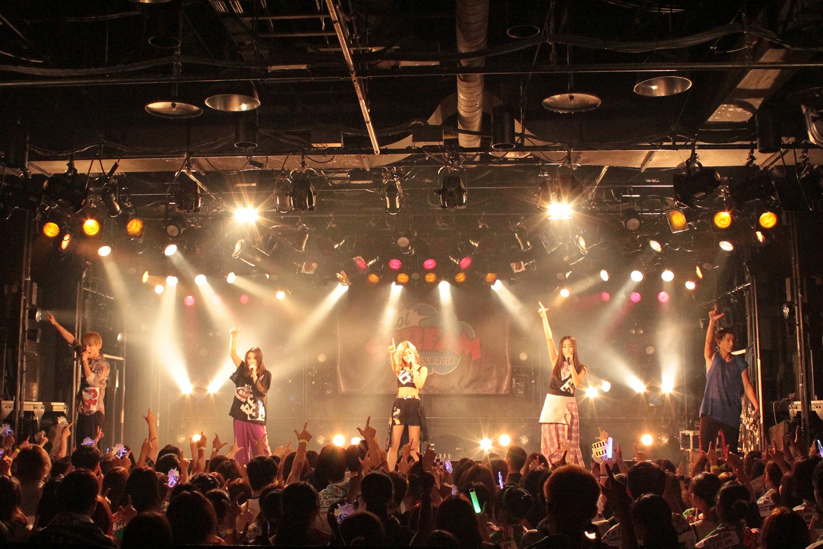 lol（画像提供:avex）