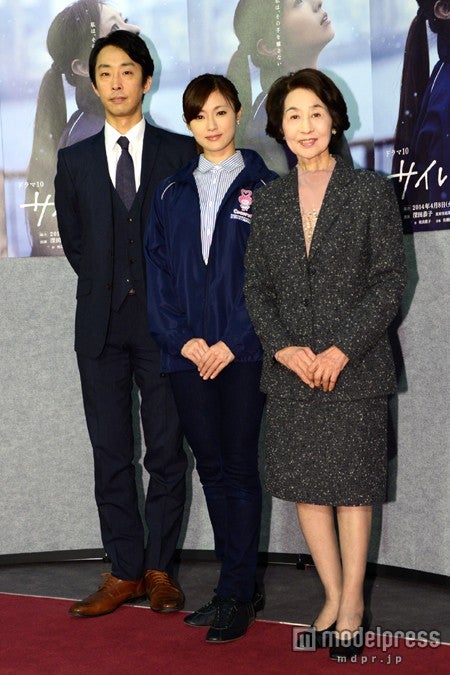 （左から）北村有起哉、深田恭子、香川京子