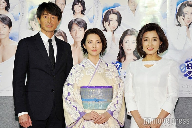 （左から）吉田栄作、田中麗奈、秋吉久美子（C）モデルプレス