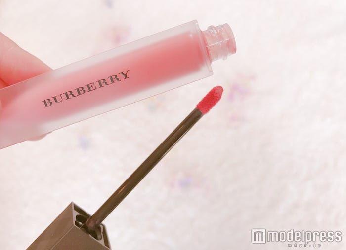 肌色やシーンを選ばず使える優秀カラー(C)モデルプレス