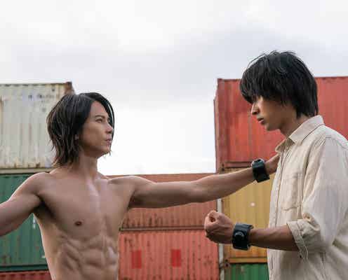 山下智久、裸で山崎賢人と向かい合う 土屋太鳳ら「今際の国のアリス」シーズン2場面写真一挙解禁