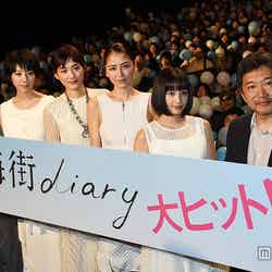 （左から）池田貴史、 夏帆、綾瀬はるか、長澤まさみ、広瀬すず、是枝裕和監督 （C）モデルプレス