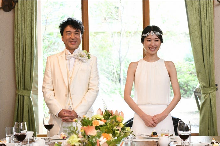 ムロツヨシ、戸田恵梨香「大恋愛~僕を忘れる君と」第5話より(C)TBS