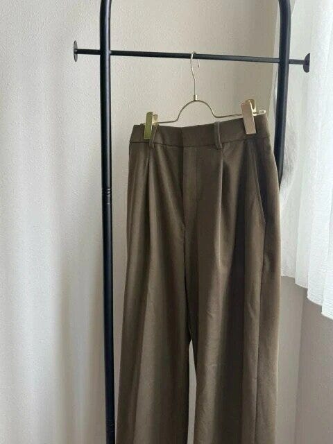 ユニクロタックワイドパンツオリーブ