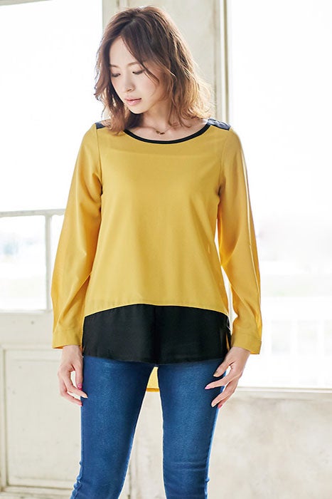 バイカラー切り替えシフォンブラウス「Pierrot」1,728円（税込）／画像提供：Pierrot