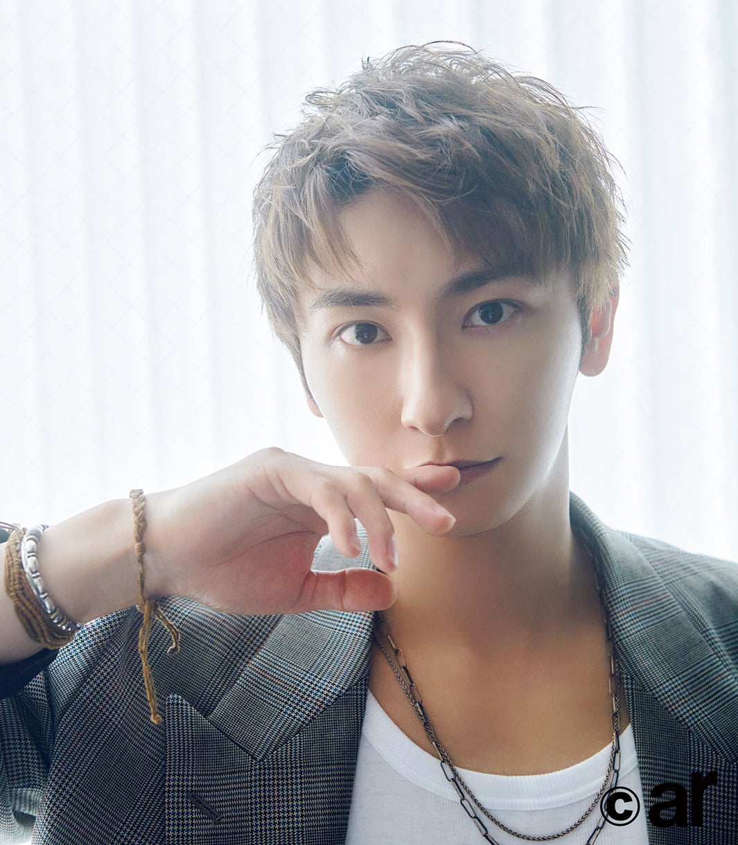 AAA與真司郎「ar」登場 ファンにメッセージ「待っていて」