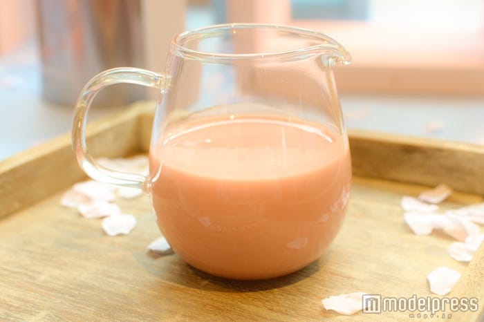 さくらミルクソース(C)モデルプレス