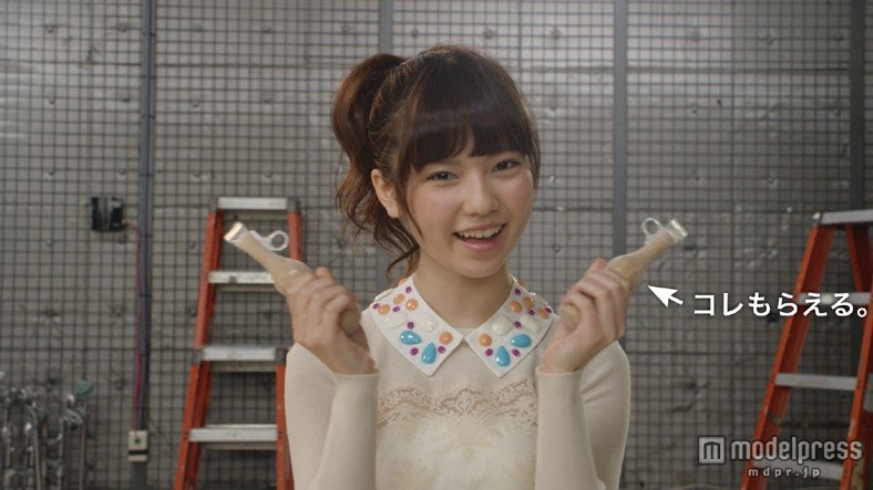 島崎遥香と“半分こ”　チャーミングな表情に釘付け