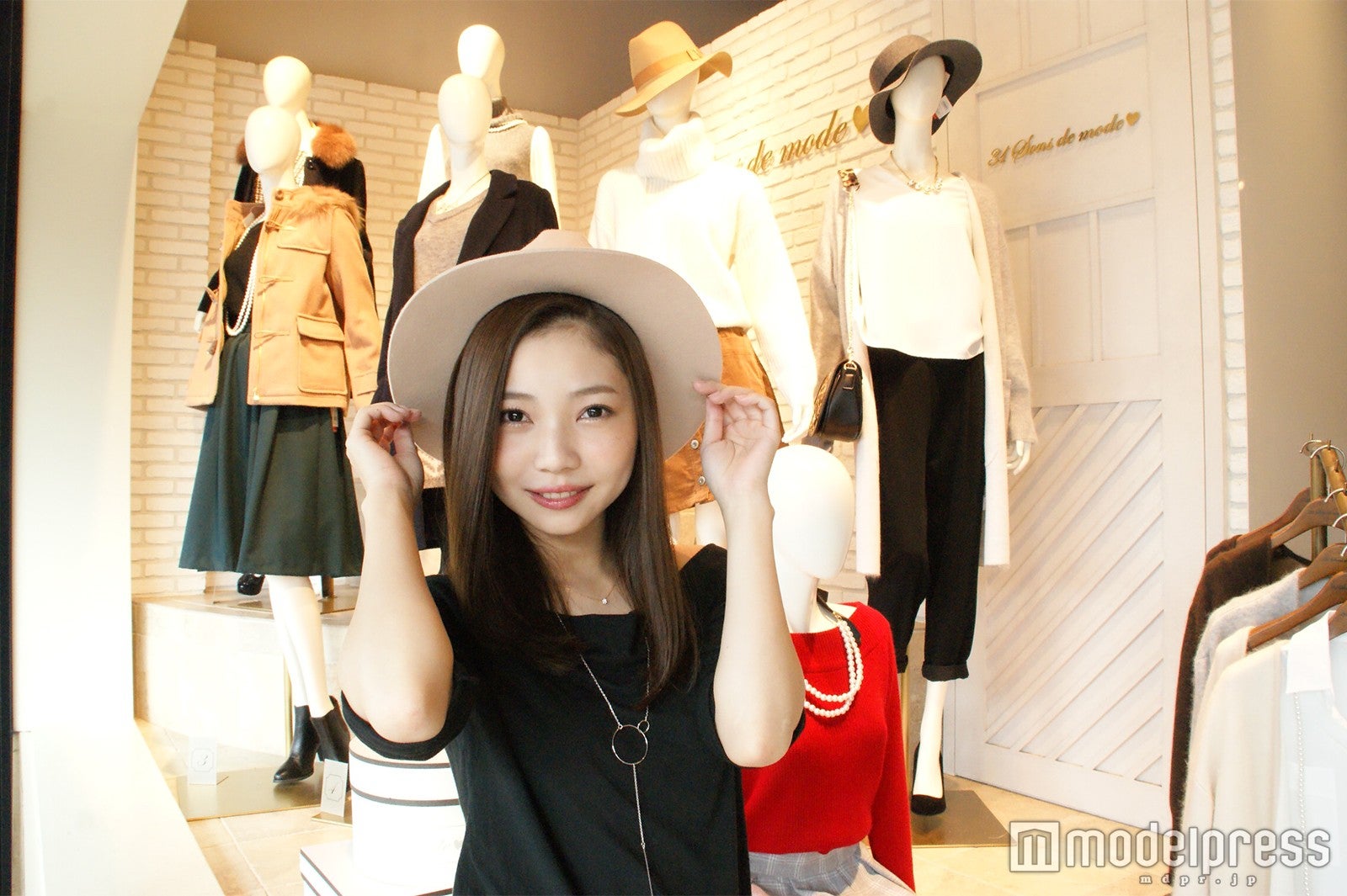 甘めエレガントな大人っぽい女性に（C）モデルプレス